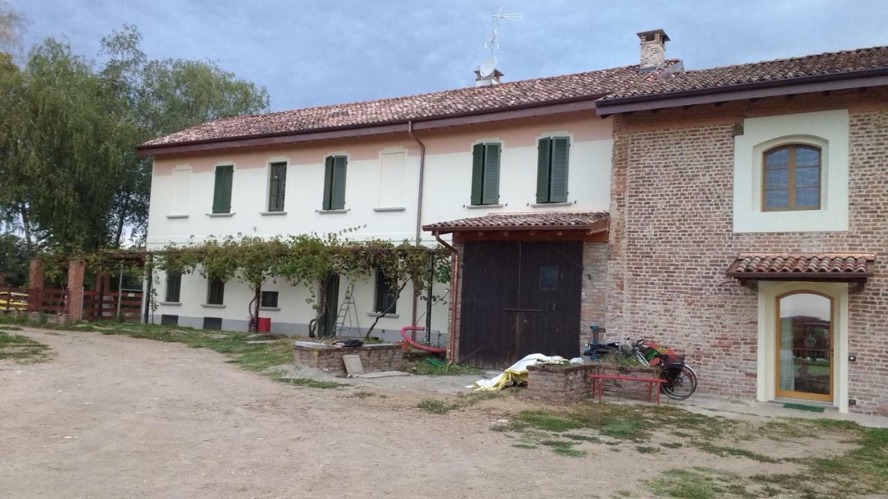 Agriturismo Cascina Poscallone Аббиатеграссо Экстерьер фото